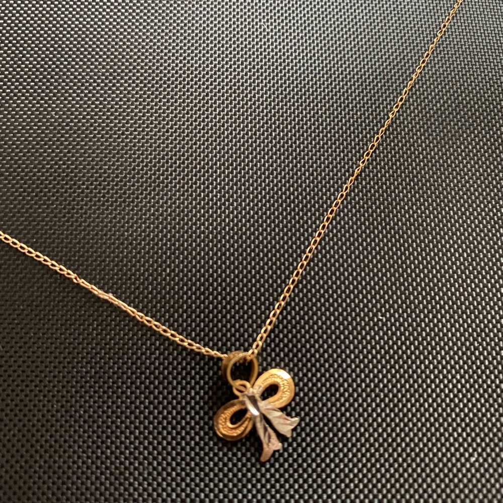 Two-tone bow necklace